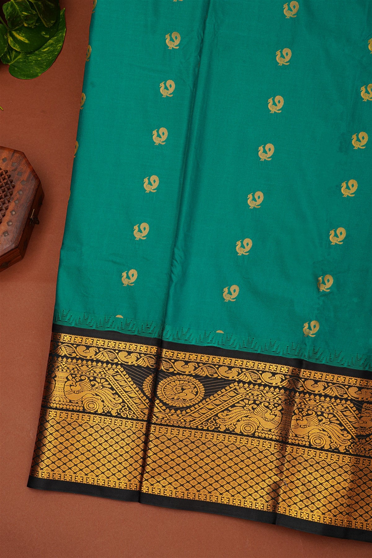 Gadwal Silk Blend Green Saree