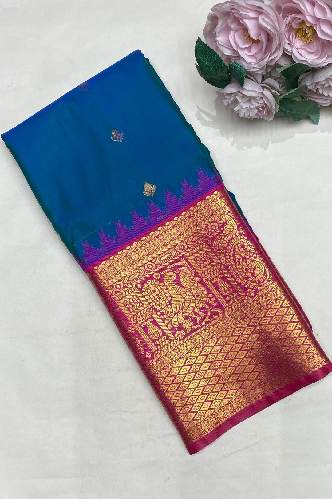 Gadwal Silk Blend Dual Shade Saree