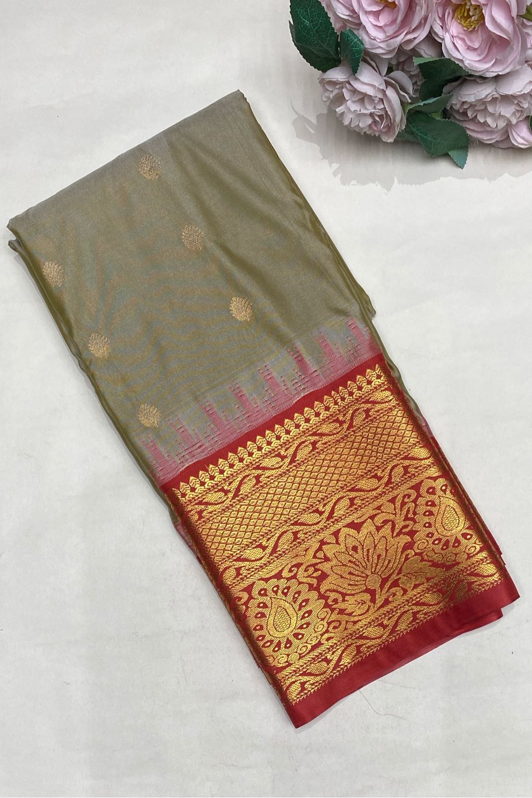 Gadwal Silk Blend Light Grey Saree