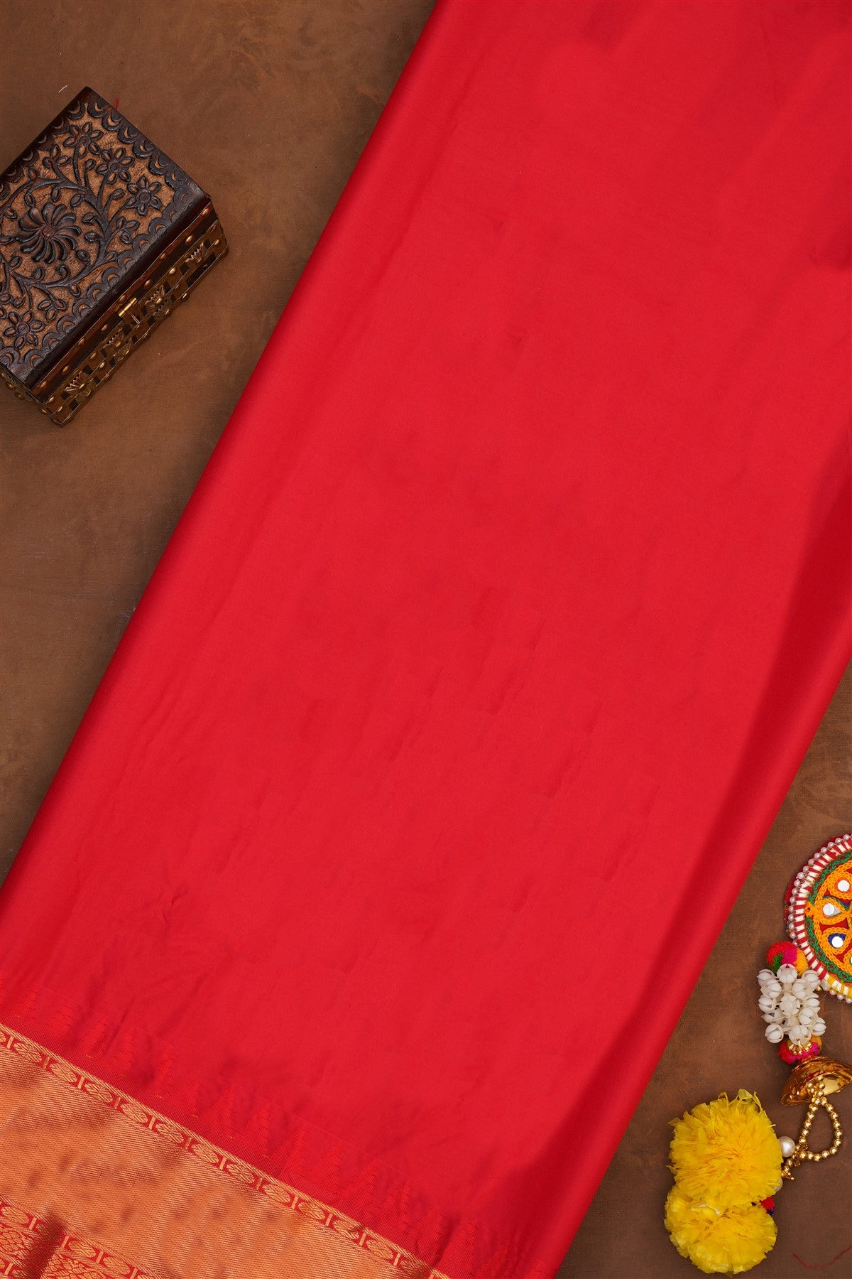 Handloom Semi Gadwal Light Cream Saree