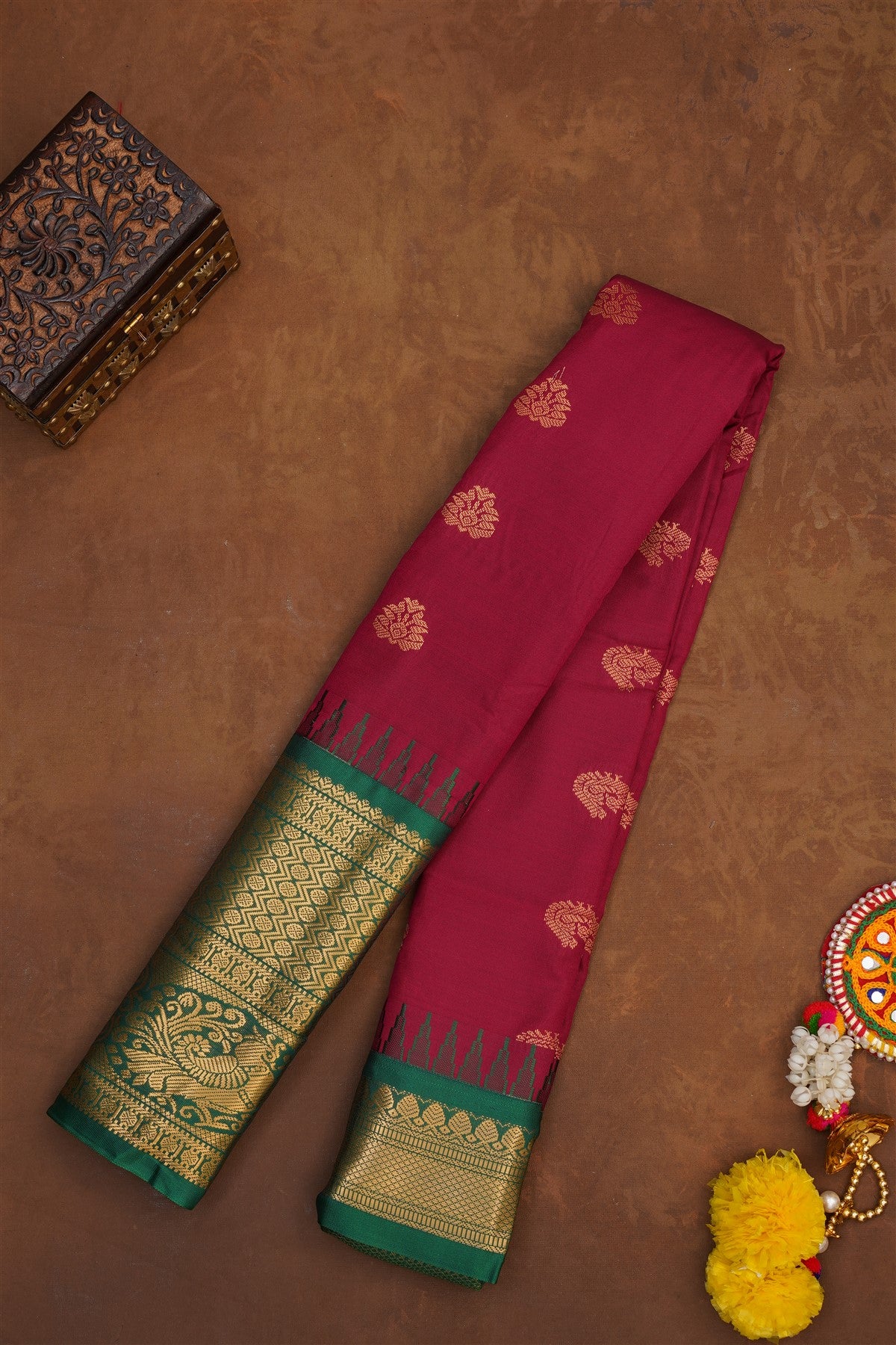 Handloom Semi Gadwal Dark Meganta Saree
