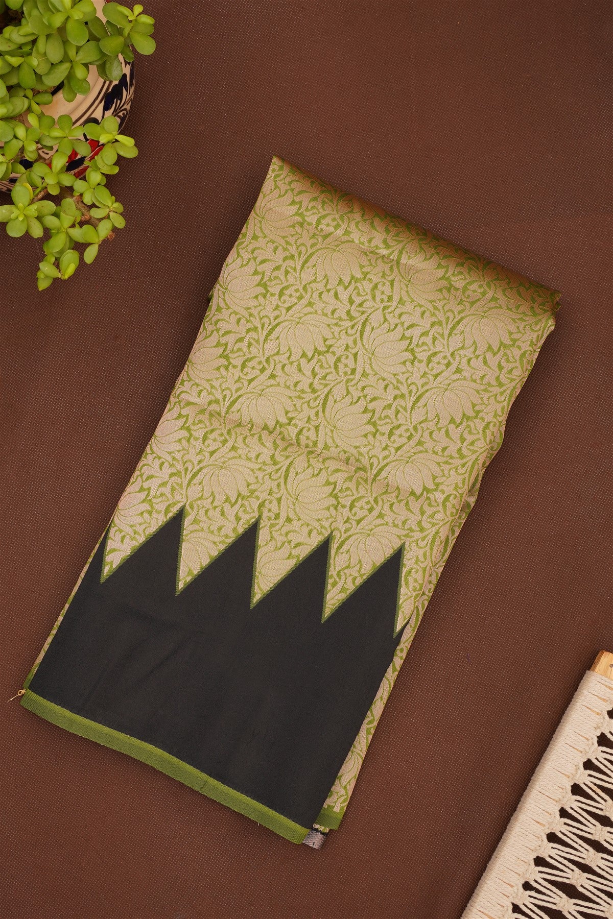 Semi Pattu Silk Blend Green Saree